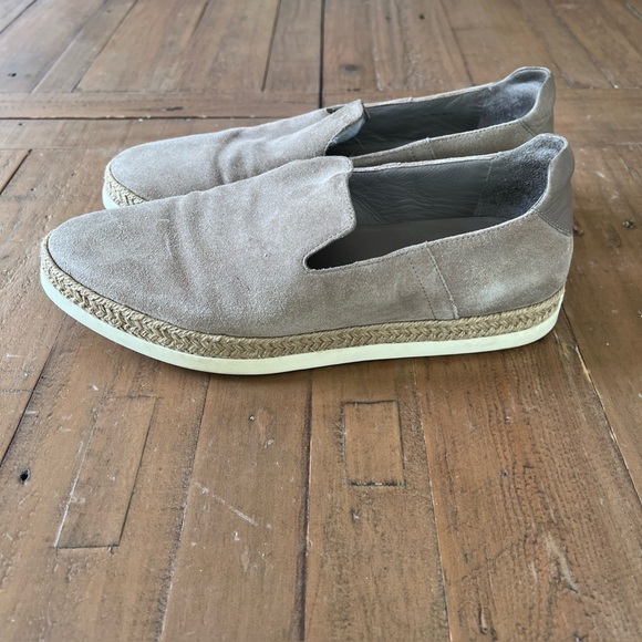 VINCE Dillon Sneakers EU 37 US 7 Beige Woodsmoke Suede Slip On Woven Preppy - Picture 1 of 9